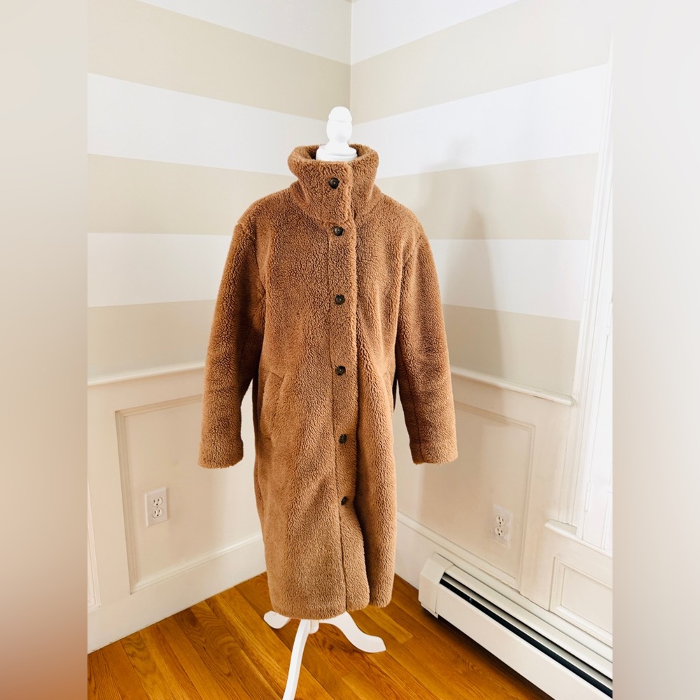 Gap Brown Mid-Length Sherpa Coat. Good Condition. Size small.